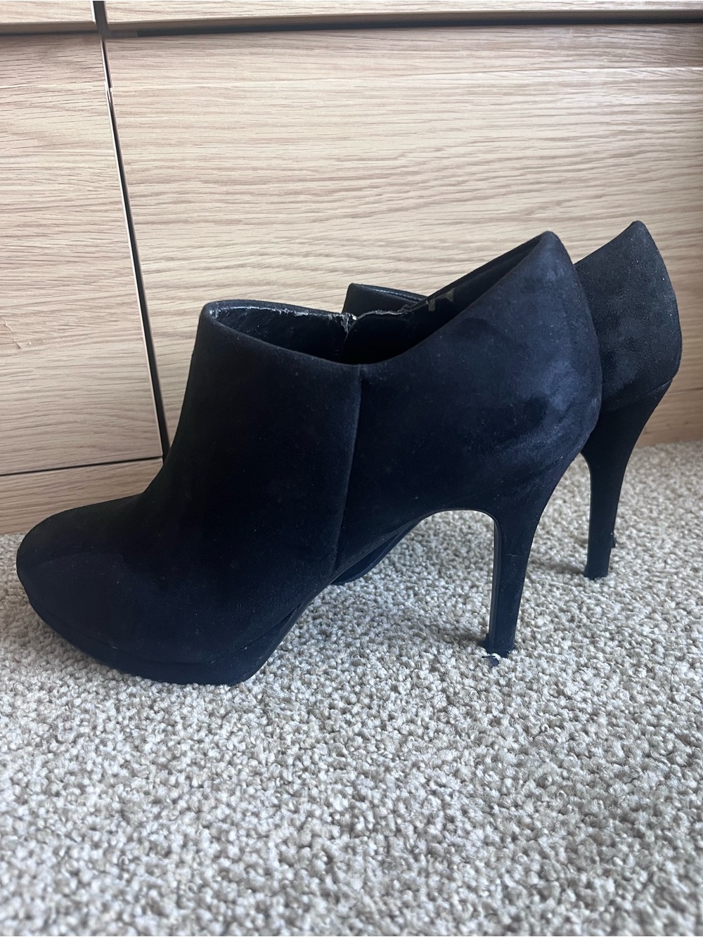 Liz Claiborne Black Suede Stiletto Heel Ankle Booties 8.5